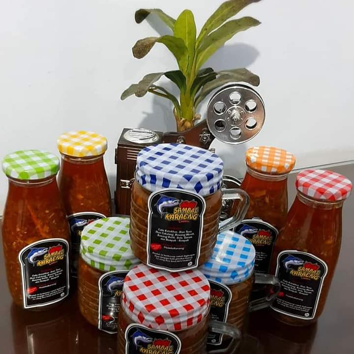 Sambal Karaeng Dapur Karaeng Lu'Mu Makassar dalam toples warna-warni